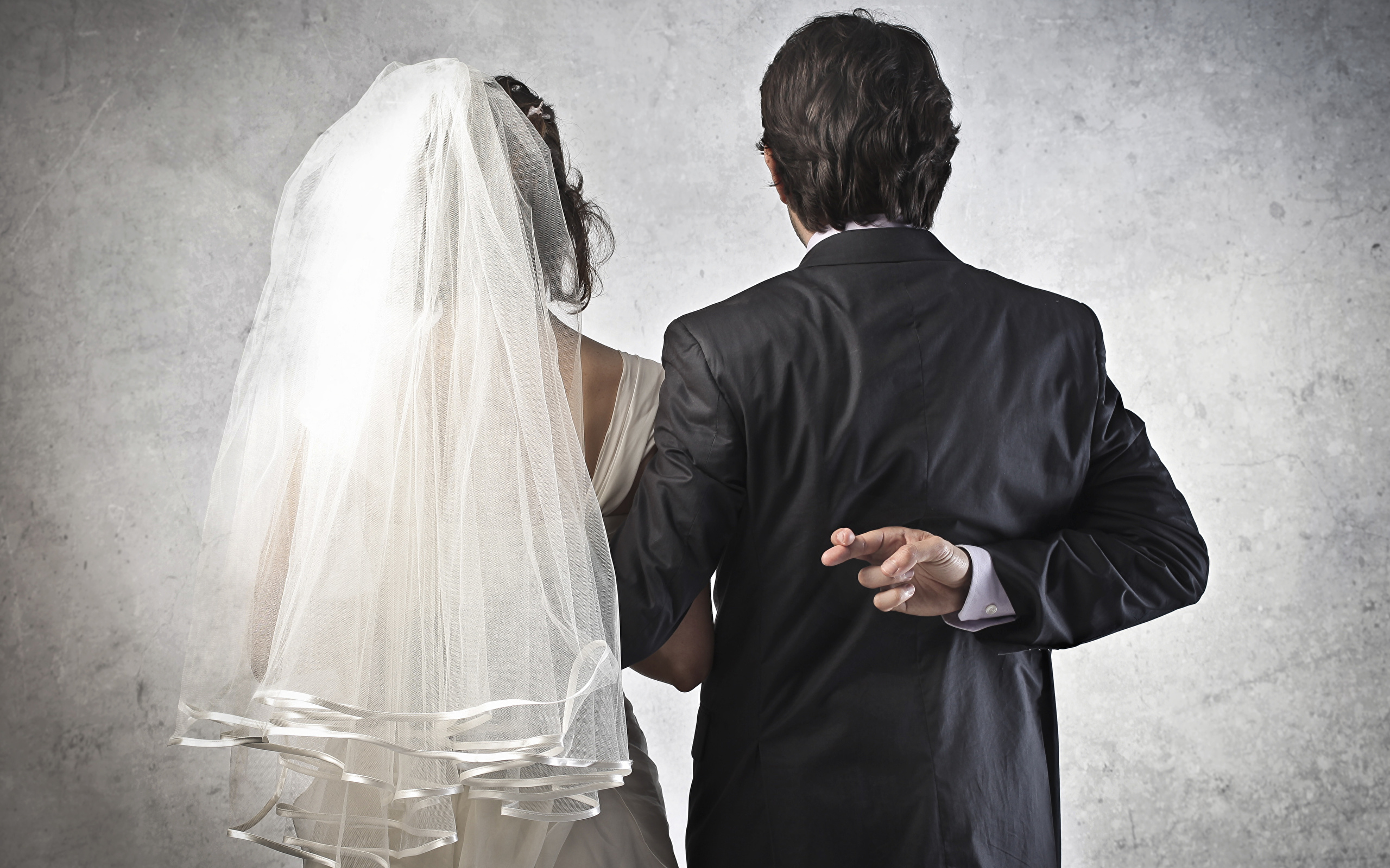 Изменяет жене перед свадьбой