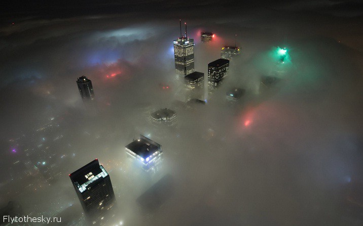 фото дня: Торонто в тумане