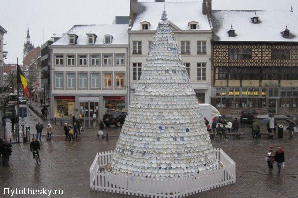Необычная новогодняя елка в Бельгии (6)