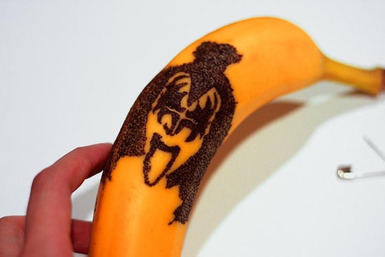 Рисунки на бананах (4)