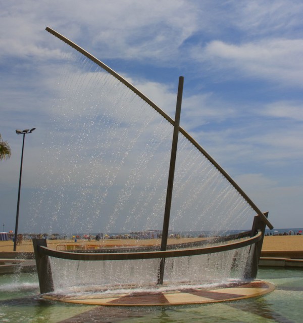 Фонтан-лодка в Валенсии (3)