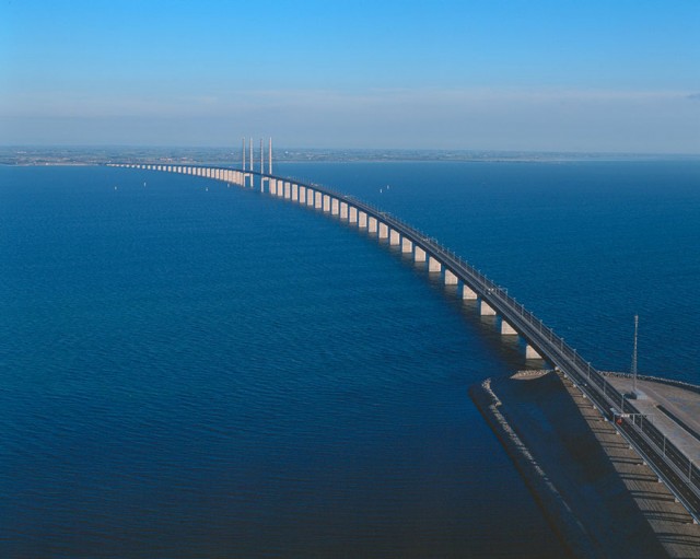 Удивительный мост-тоннель, соединяющий Данию и Швецию. ФОТО