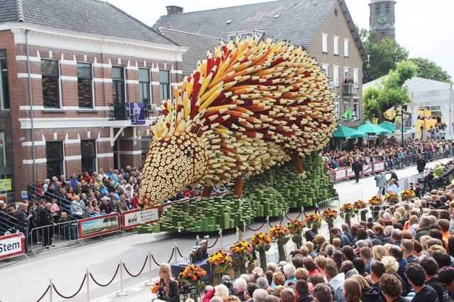 Самый большой цветочный парад в мире. ФОТО