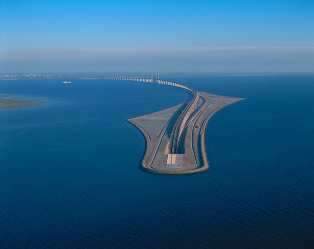 Удивительный мост-тоннель, соединяющий Данию и Швецию. ФОТО