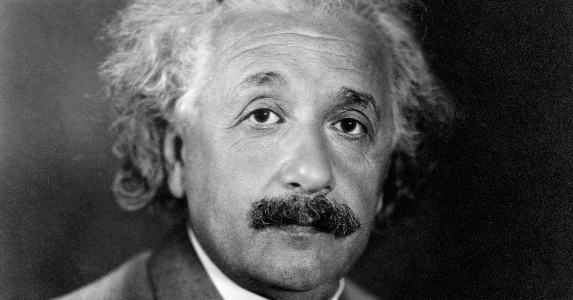 Albert einstein. Альберт Эйнштейн фото с языком оригинал. Знаменитое фото Эйнштейна. Эйнштейн фото качество. Фото Эйнштейна с Эренбургом.